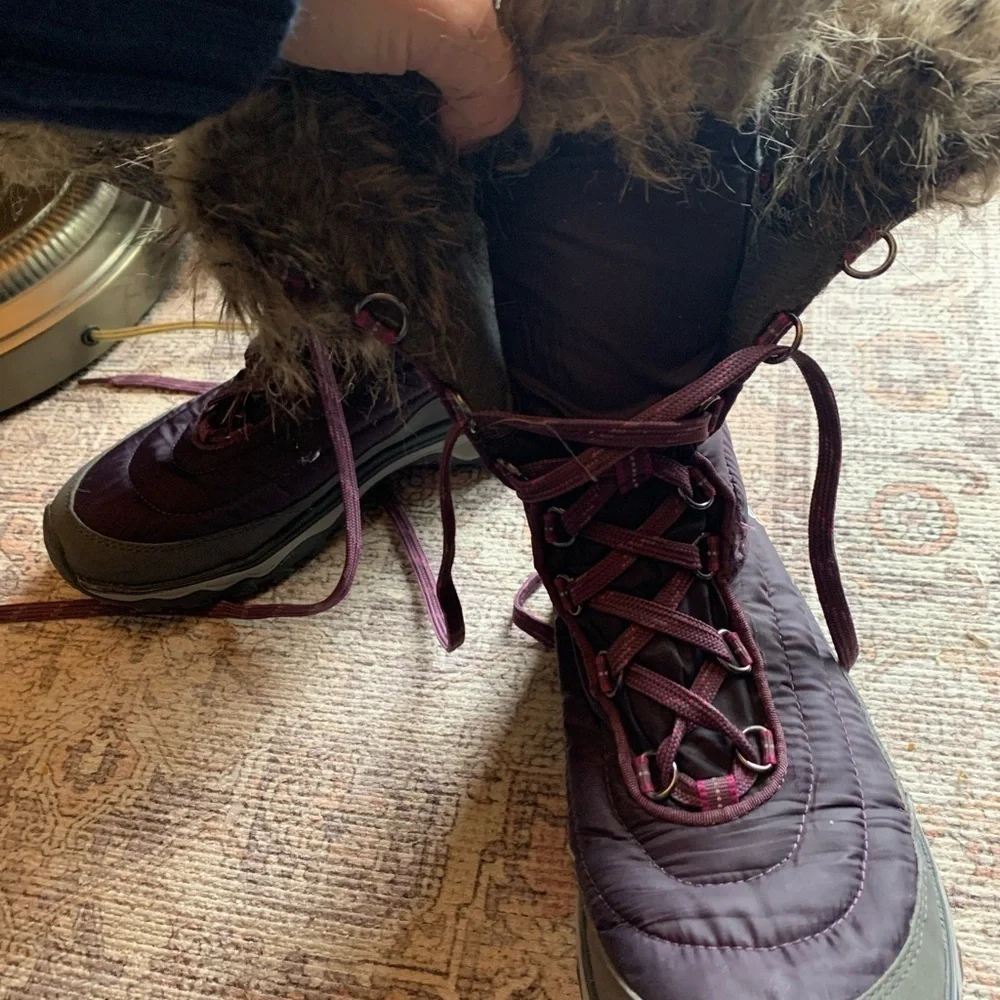 Eddie Bauer Women's Purple Winter Boots Size 7.5 Shoes Footwear Fashion